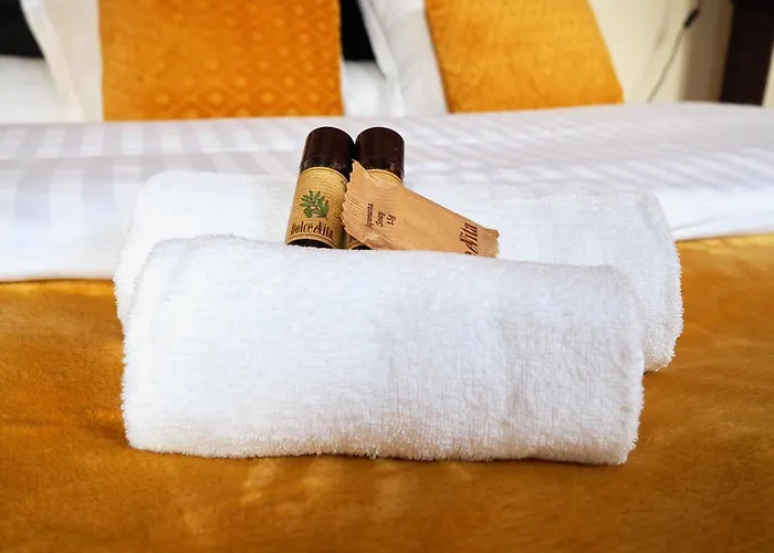 Nashira Yourhosthelper * Caen